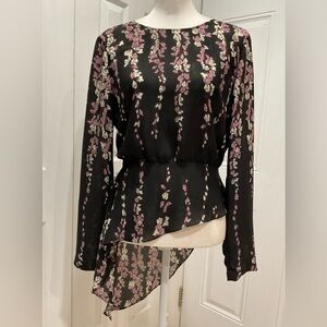 🍁BCBGMaxAzria Thin Silky Polyester Sleeves Asymmetrical Hem Top, S